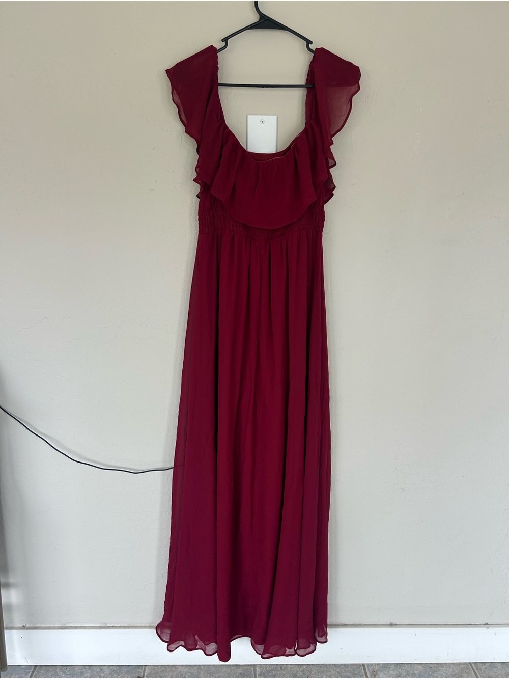 Burgundy off-the-shoulder chiffon maxi dress (1675)